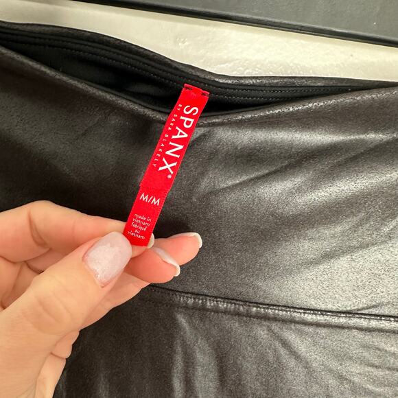 SPANX faux leather pull on stretchy leggings size M - Picture 3 of 6